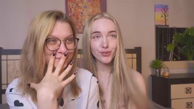 LynneHalloway webcam model stream image