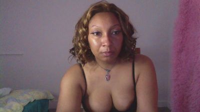 Carlhinna2 webcam model stream image