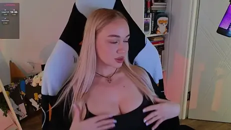 Emili1- webcam model stream image