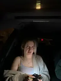 Holly-Glamour webcam stripchat model stream image