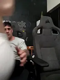 Elnonoykeila77 webcam model stream image