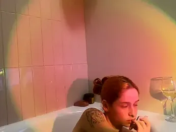 RedheadFairy webcam model stream image