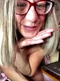 TrenaAnne webcam model stream image