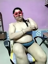 O1Votka webcam stripchat model stream image