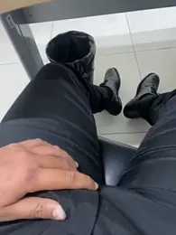 Henryzer7 webcam model stream image