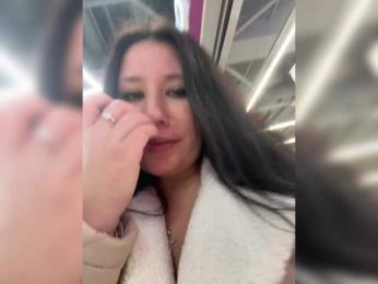 -Lune webcam bongacams model stream image