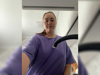 LisnoraGold webcam model stream image