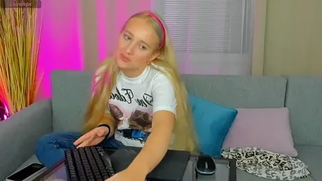 AuroraSkyee webcam model stream image