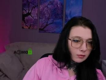 lisa_dark_ webcam model stream image