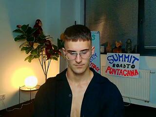 Forest &amp; Zeb webcam model stream image