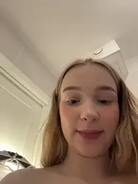 Baby_Tiny webcam model stream image