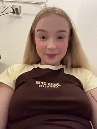 Baby_Tiny webcam model stream image