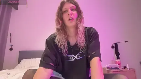 AlicePinkhead webcam model stream image