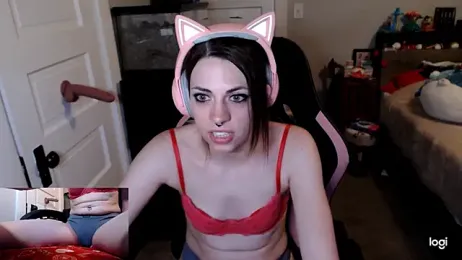 KierBearKisses webcam model stream image