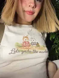 SweetBunnyGF webcam model stream image