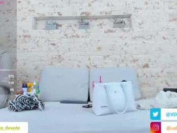 valirya_devote webcam model stream image