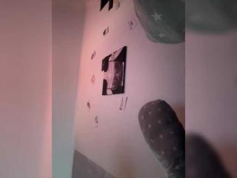 Foxirox webcam model stream image