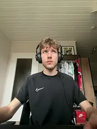 YoungSkinnyBoy20 webcam model stream image