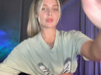 Alicemiumur webcam model stream image