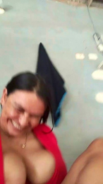 HornnyMom webcam model stream image