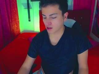 yarethrouss webcam model stream image