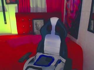 yarethrouss webcam model stream image
