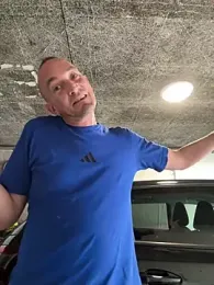 Surveillant webcam model stream image