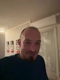 Surveillant webcam stripchat model stream image