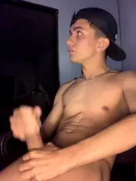 gabrielzinnnn085 webcam model stream image