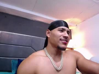 adam_fit19cm webcam model stream image