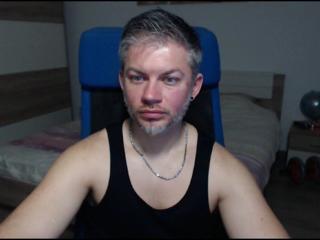 Robby Shaw webcam flirt4free model stream image