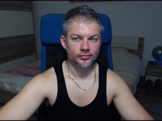 Robby Shaw webcam flirt4free model stream image