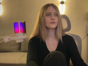 HeyRina webcam model stream image
