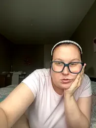 Misssmilf webcam model stream image