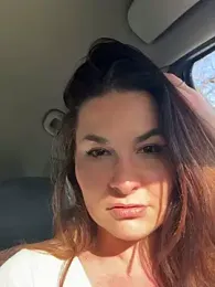 KatAluna webcam model stream image