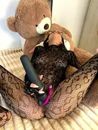 ZaraLuuv webcam model stream image