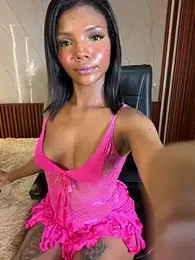 PinkyMoon webcam model stream image