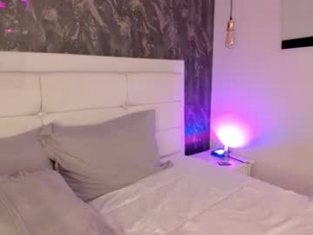 kristensantos_ webcam model stream image