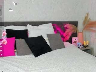 niktoria-shy webcam model stream image