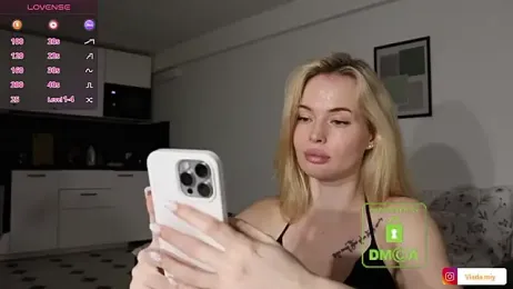 Vladamais webcam model stream image