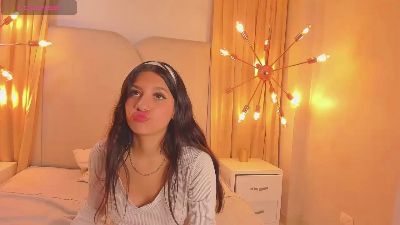 Madhi_evans webcam cam4 model stream image