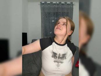 Erlecktmeinepussy2223 webcam model stream image