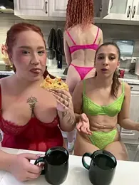 RollingGirlzzz stripchat stream image