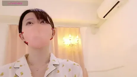 maii- stripchat stream image