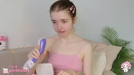 petiteluluxx stripchat stream image