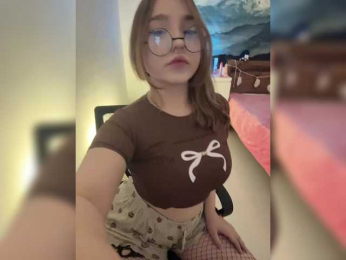 LittleDelora bongacams stream image