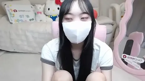 momo_room stripchat stream image