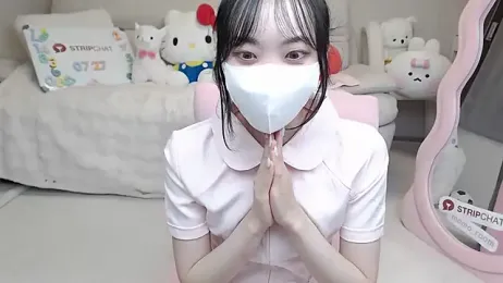 momo_room stripchat stream image