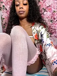mismialove stripchat stream image