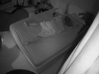 voyeurcam-julmodels-whitebed-5 camsoda stream image